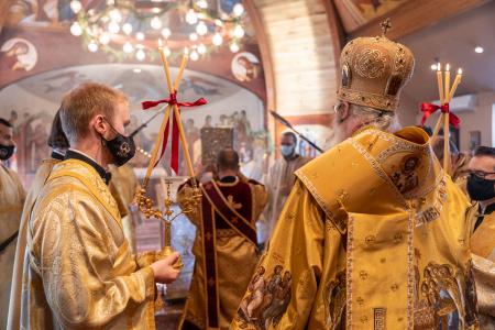 Metropolitan Tikhon presides at Divine Liturgy
